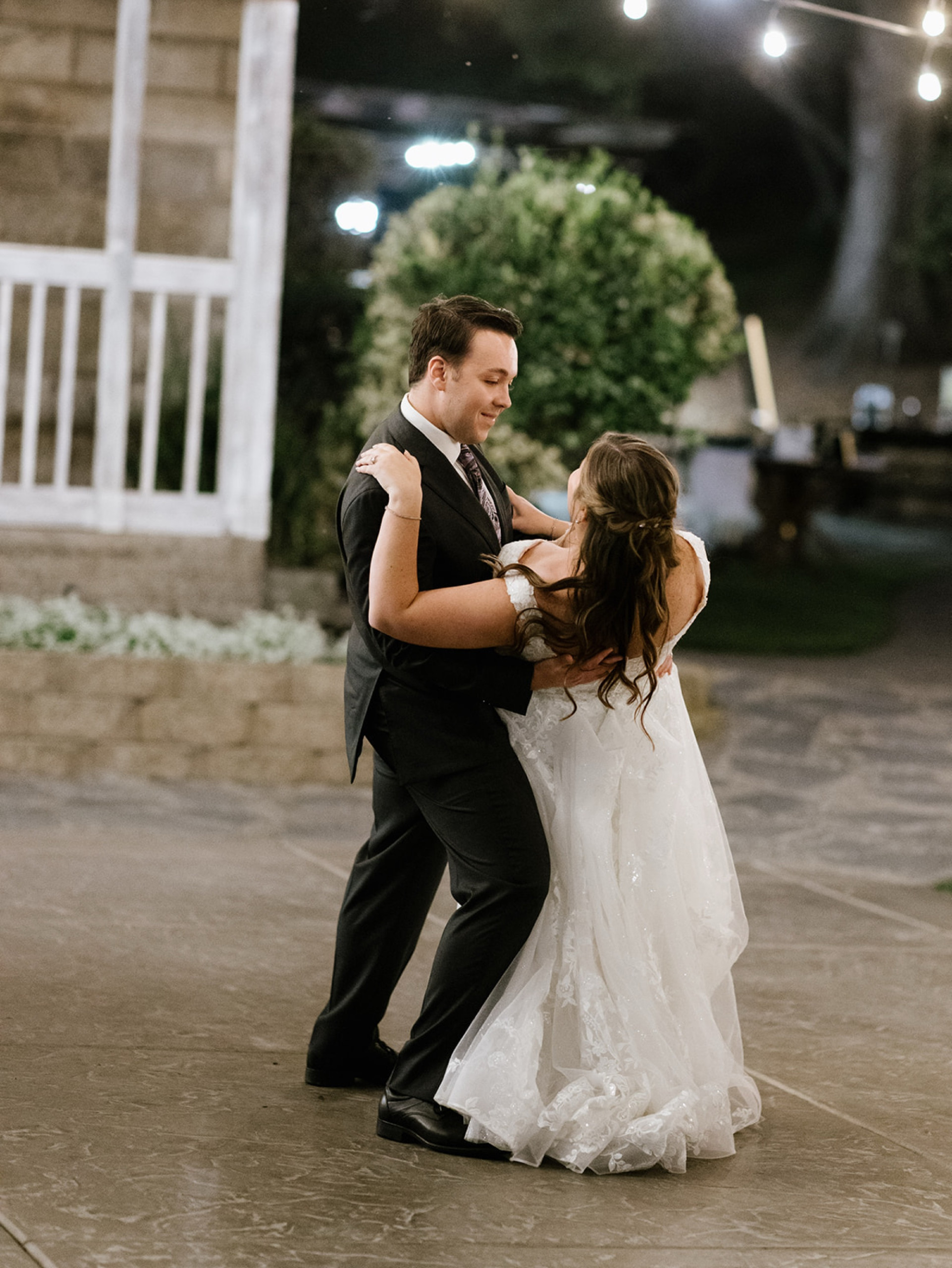 wedding reception photography tips: capturing emotions and people; first dance
