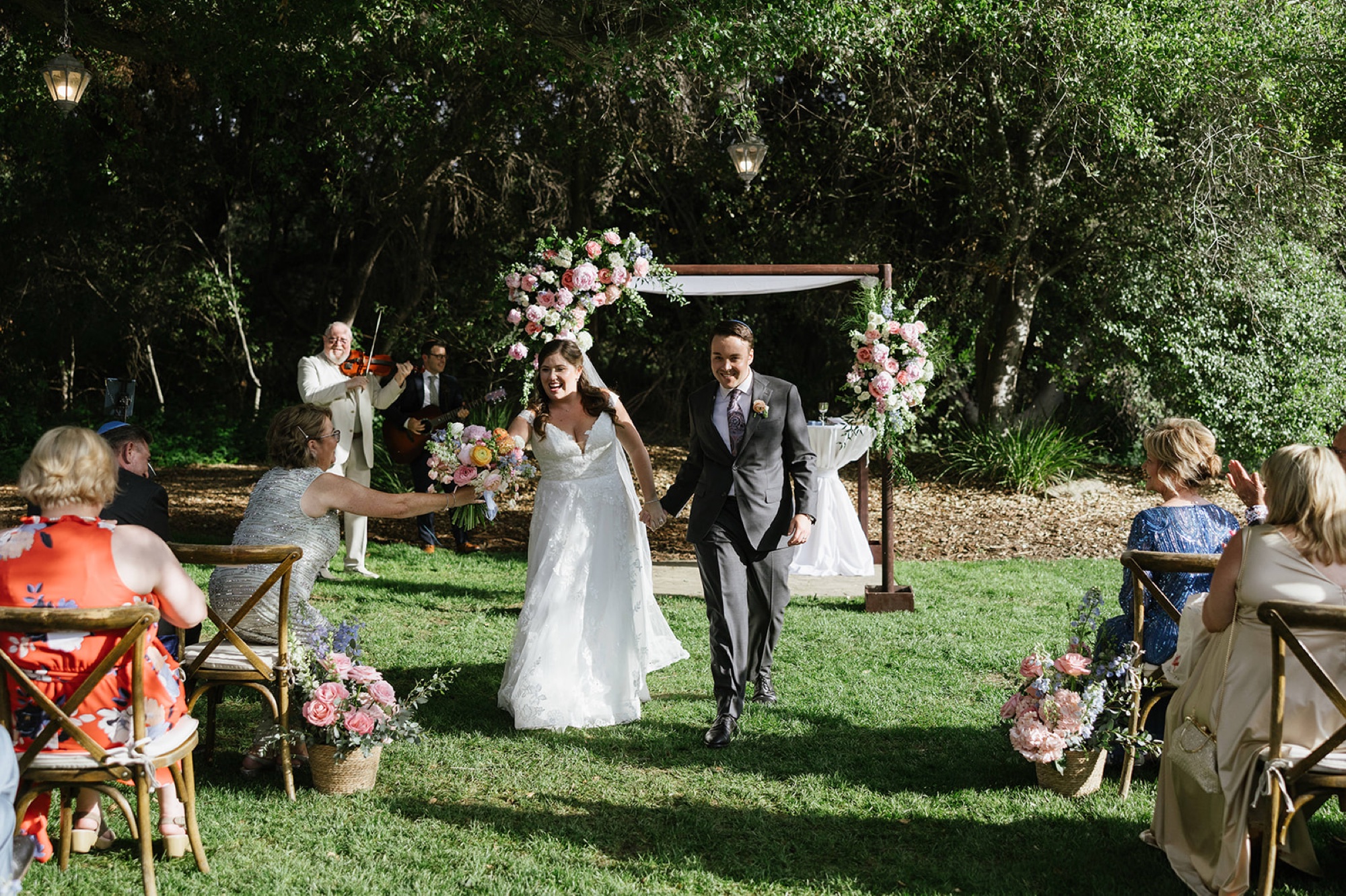 how to take good wedding ceremony photos; wedding ceremony photography tips