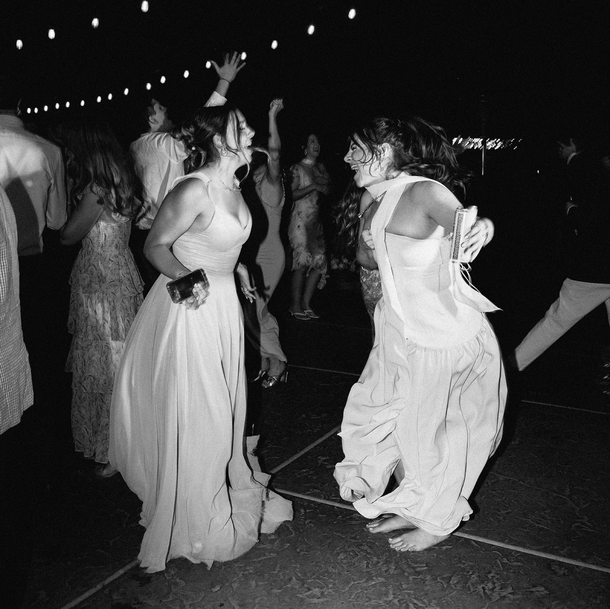 wedding reception photography tips: capturing emotions and people; dance floor pictures