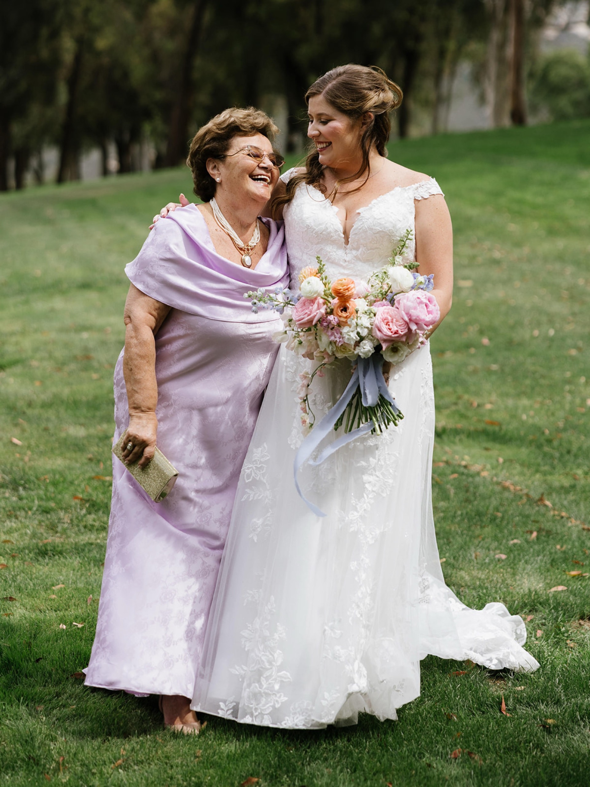 how to take emotional family photos on wedding day