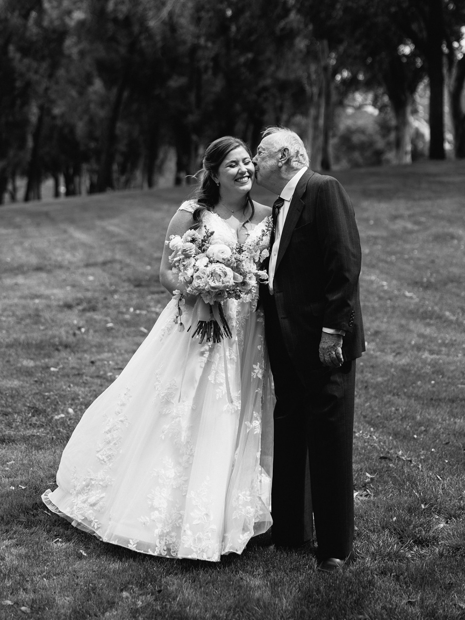 how to take emotional family photos on wedding day